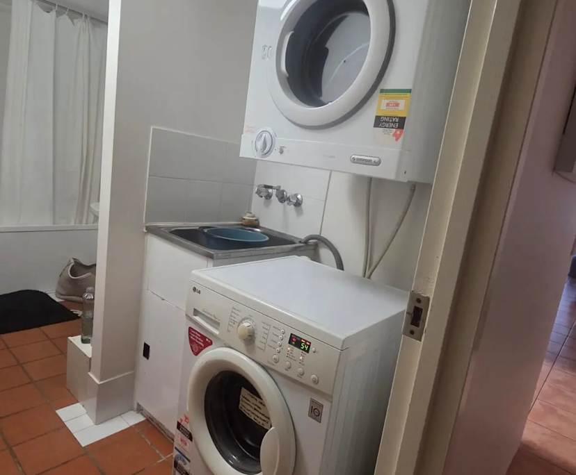 $565, Flatshare, 2 bathrooms, Surfers Paradise QLD 4217