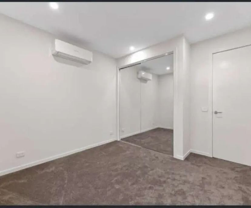 Unfurnished room with own bathroom