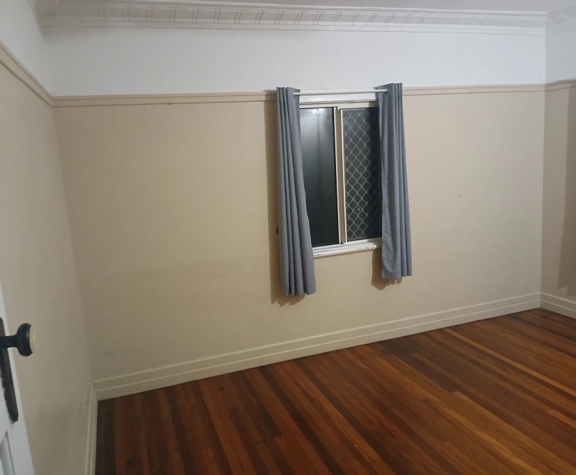 Room in a share house