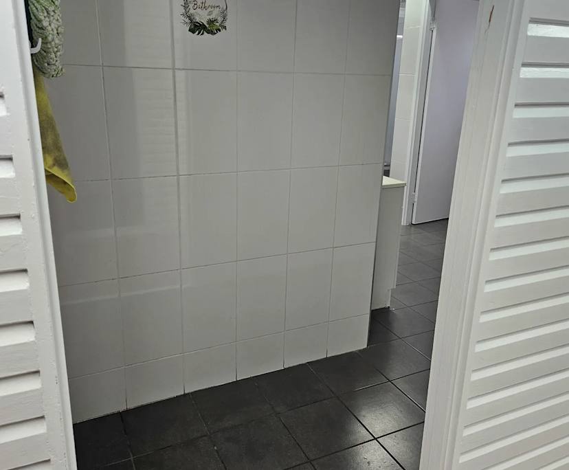 $320, Student-accommodation, 6 bathrooms, West End QLD 4101