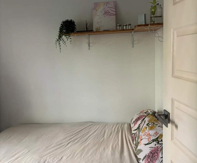 Furnished room with own bathroom