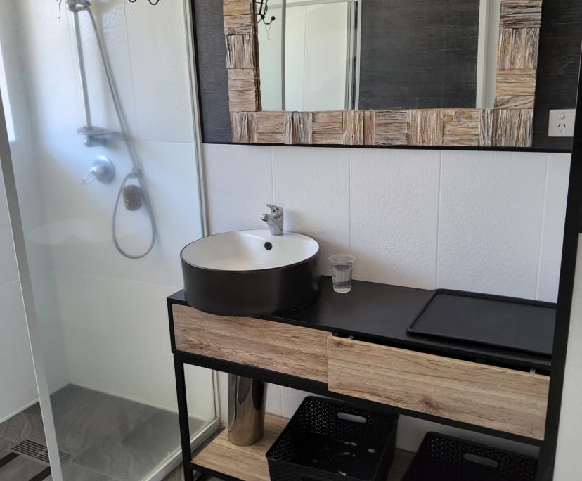$350, Student-accommodation, 3 bathrooms, Labrador QLD 4215