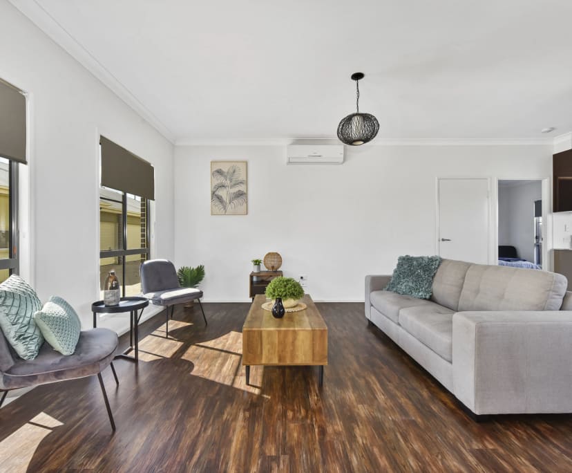 Furnished room in a flatshare