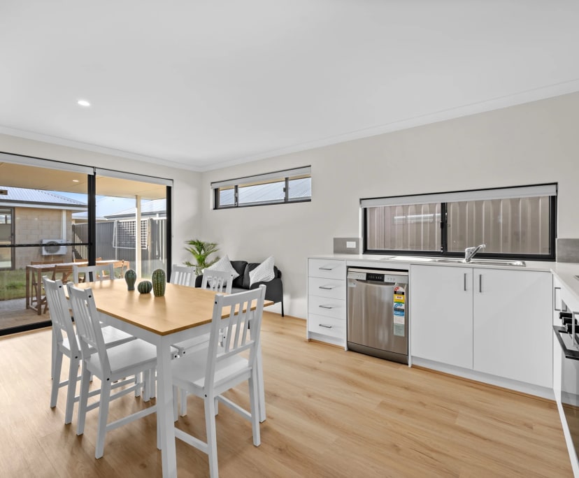 $325, Share-house, 5 bathrooms, Lakelands WA 6180