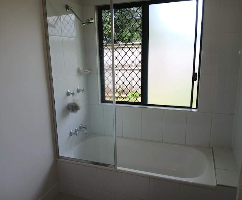 $280, Share-house, 3 bathrooms, Trinity Beach QLD 4879