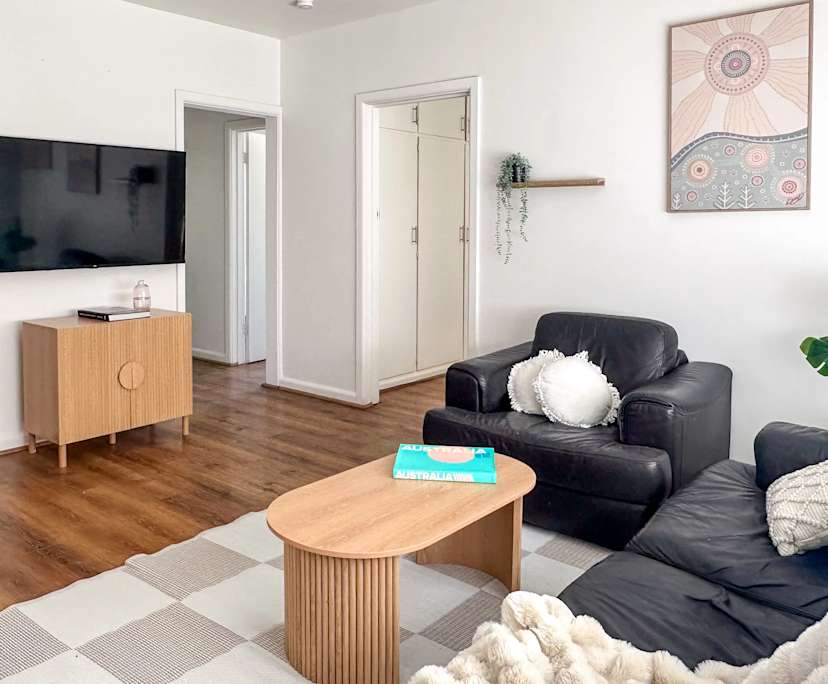 $700, Whole-property, 2 bathrooms, Saint Kilda East VIC 3183