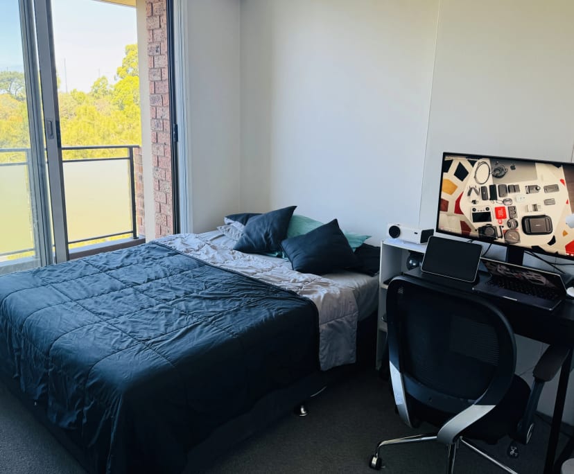 Furnished room in a flatshare