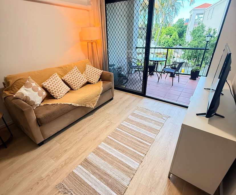 $750, 1-bed, 1 bathroom, Surfers Paradise QLD 4217