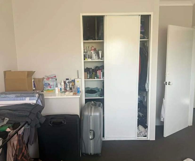 Unfurnished room in a flatshare