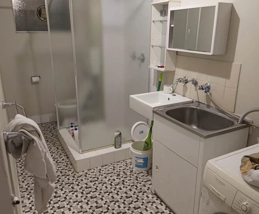 $350, Flatshare, 2 bathrooms, Glendalough WA 6016