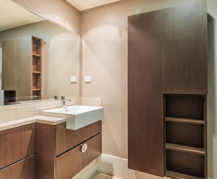 $800, Whole-property, 2 bathrooms, West Melbourne VIC 3000