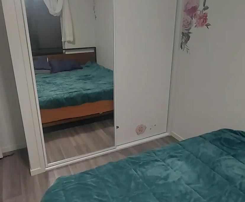 Room in a share house