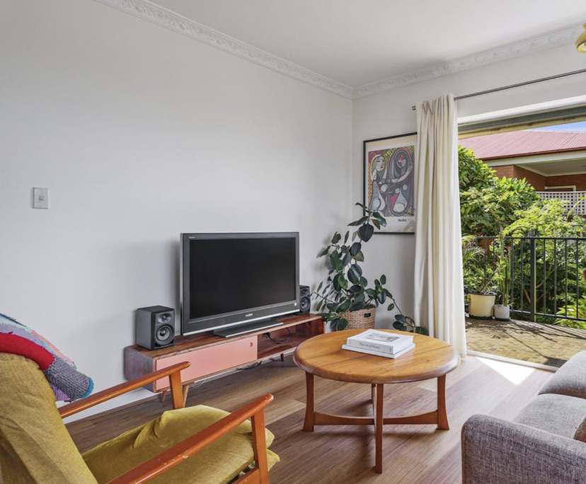Unfurnished room in a flatshare