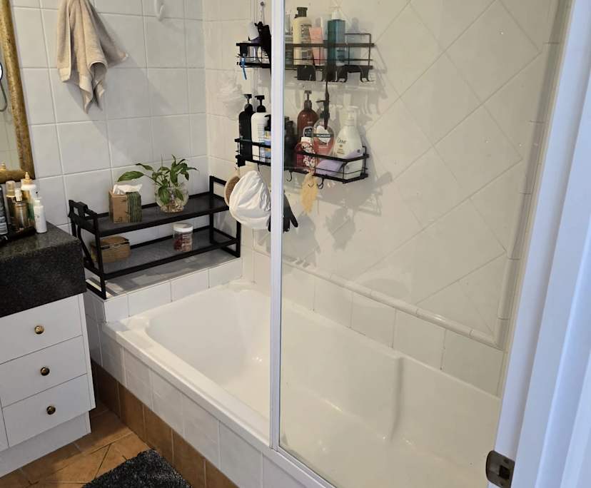 Room in a share house