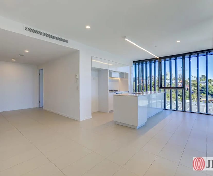 $375, Flatshare, 2 bathrooms, Newstead QLD 4006