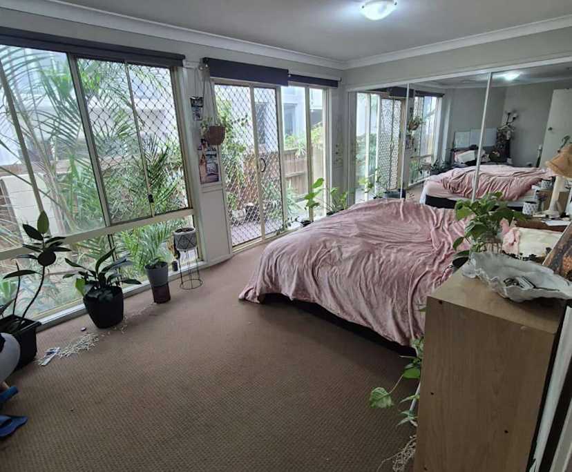 Room in a share house