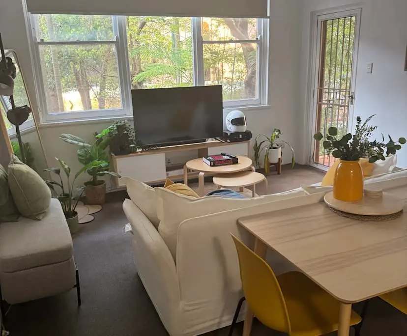 Furnished room in a flatshare