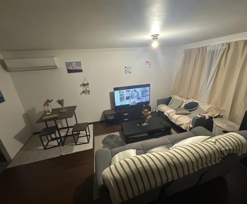 Furnished room in a flatshare