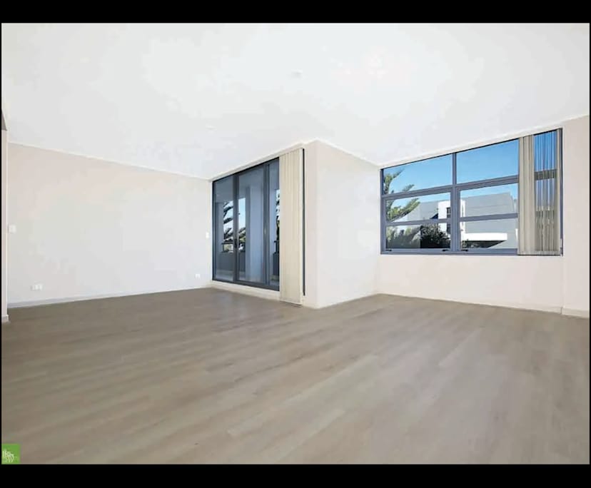 Unfurnished room in a flatshare