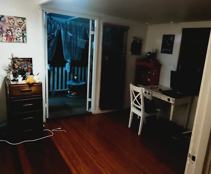 Room in a share house