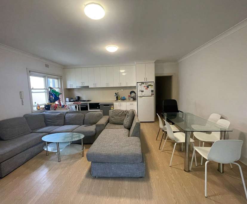 Furnished room in a flatshare