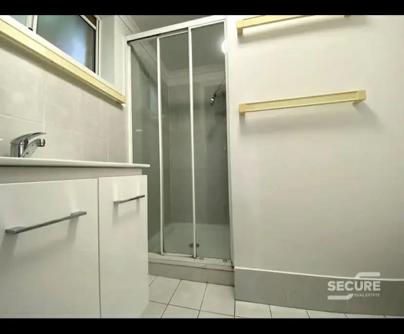 $450, Flatshare, 3 bathrooms, Toowong QLD 4066