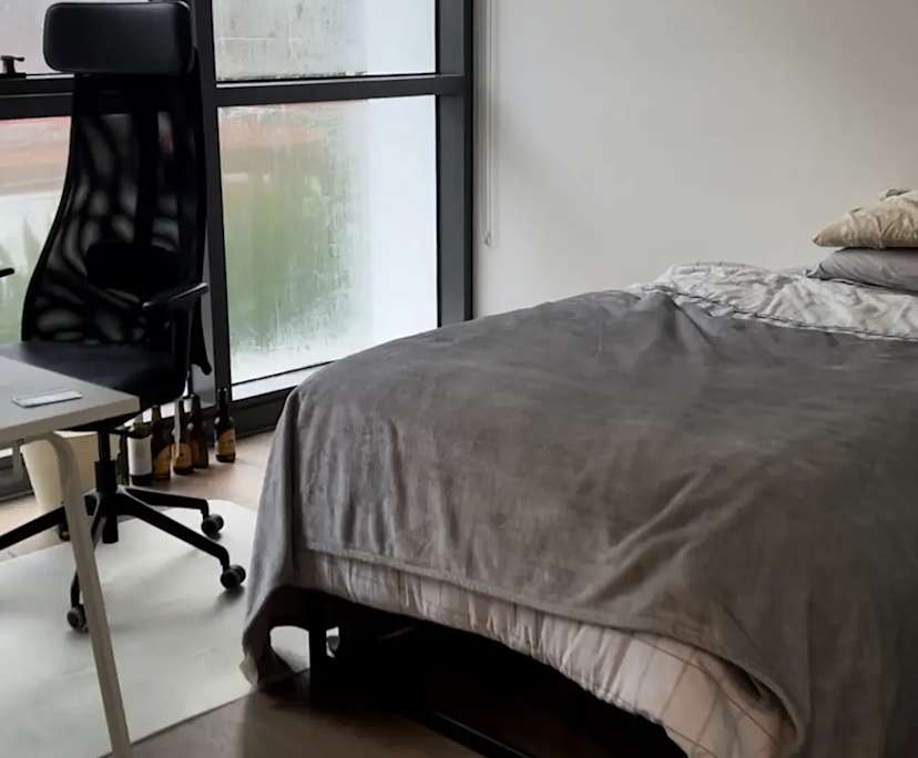 Furnished room with ensuite in a flatshare