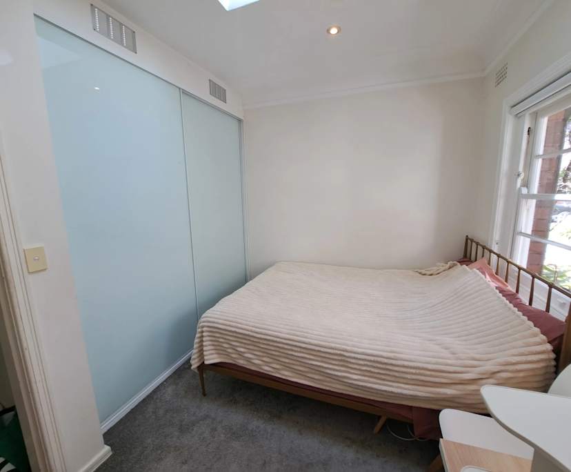 Furnished room in a flatshare