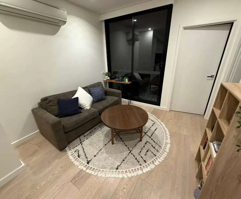 Furnished room with ensuite in a flatshare