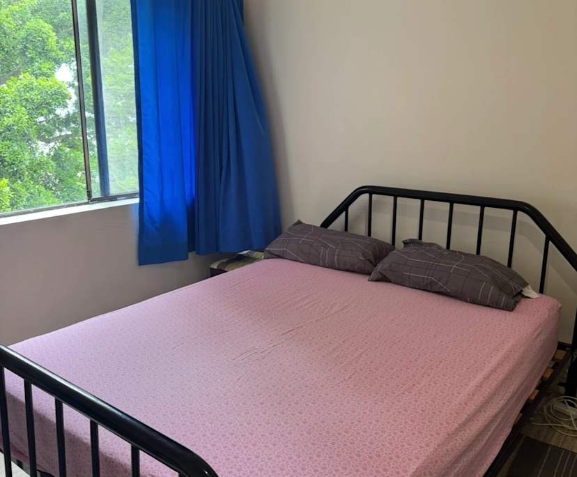 Furnished room in a flatshare