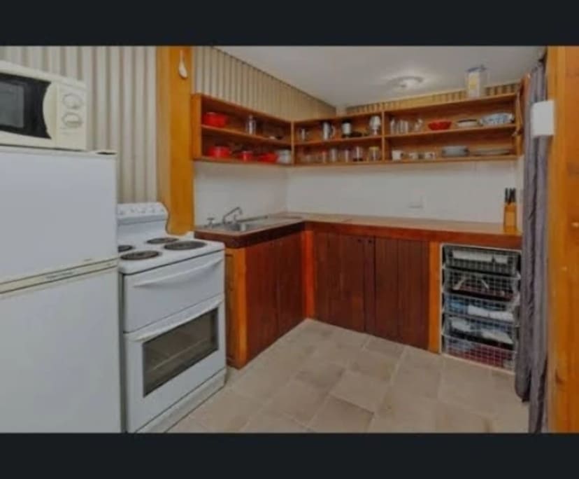 Granny Flat for Rent in Redlynch, Cairns 350, Fur...