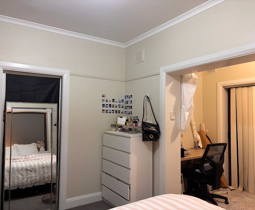 Furnished room in a flatshare