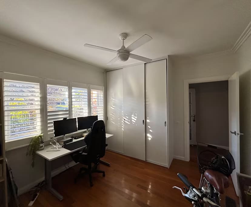 Room in a share house