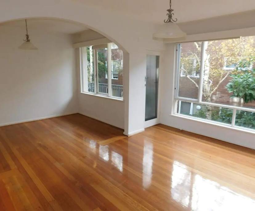 Unfurnished room in a flatshare