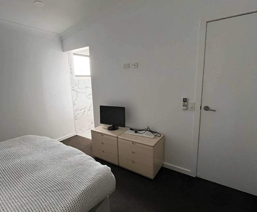 $350, Student-accommodation, 4 bathrooms, Runaway Bay QLD 4216