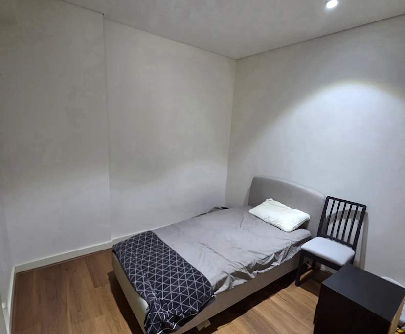 Furnished room in a flatshare