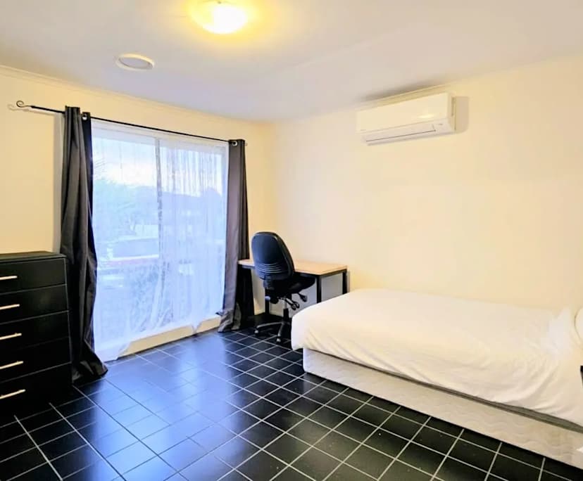 $219, Share-house, 5 bathrooms, Dandenong VIC 3175