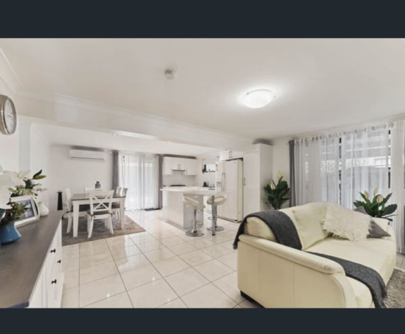 Room for Rent in Carindale, Brisbane 300, Furnish...