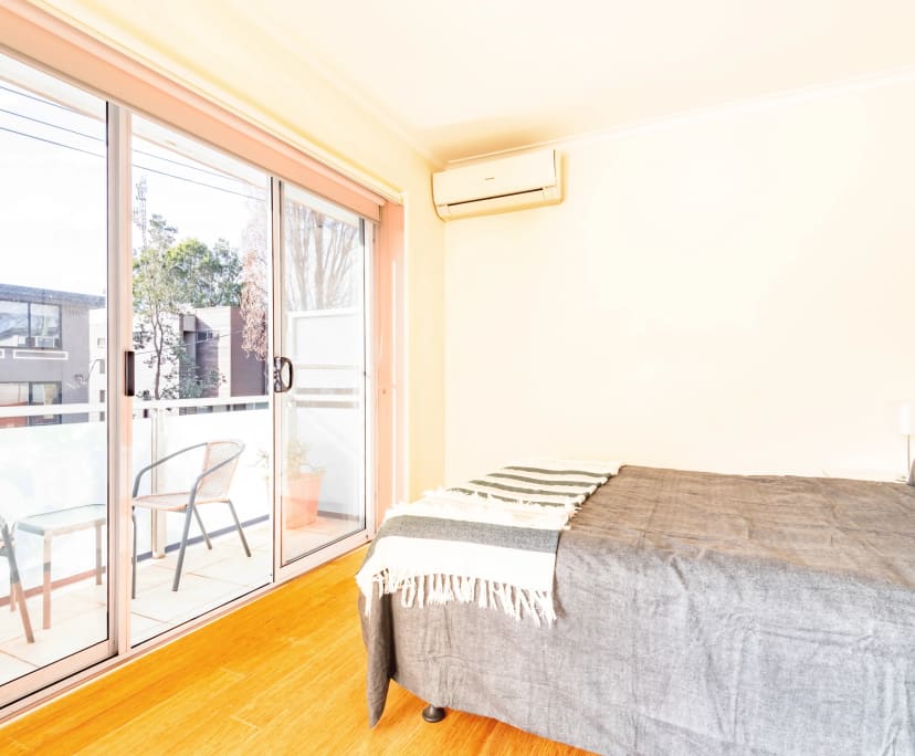 $1,200, Whole-property, 3 bathrooms, Elwood VIC 3184