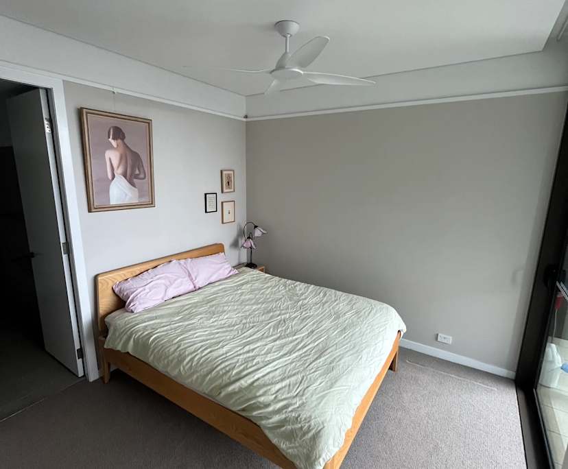 Furnished room with ensuite in a flatshare