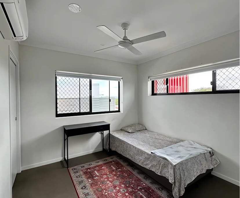 Furnished room with ensuite in a flatshare