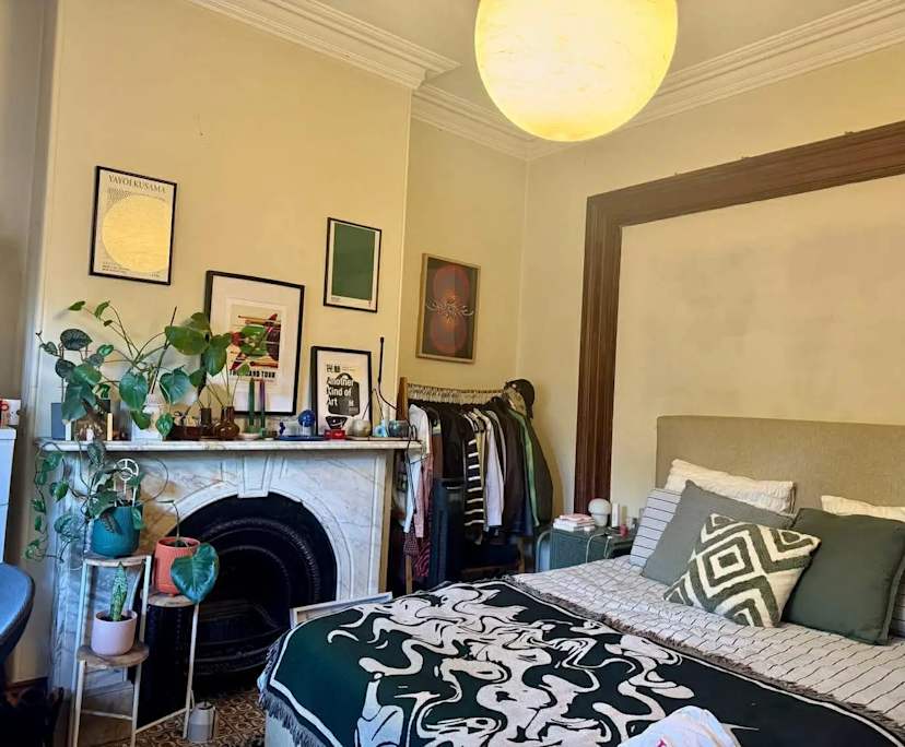 Room in a share house