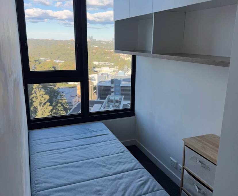 Furnished room in a flatshare