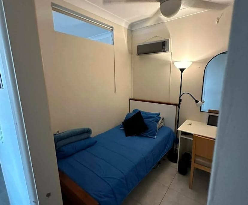 Furnished room in a flatshare