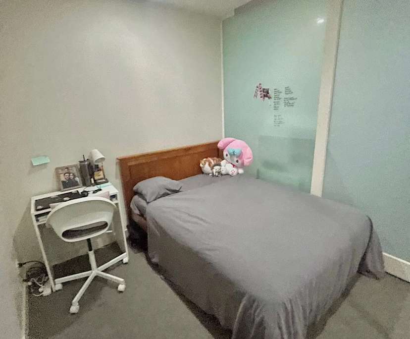 Furnished room in a flatshare