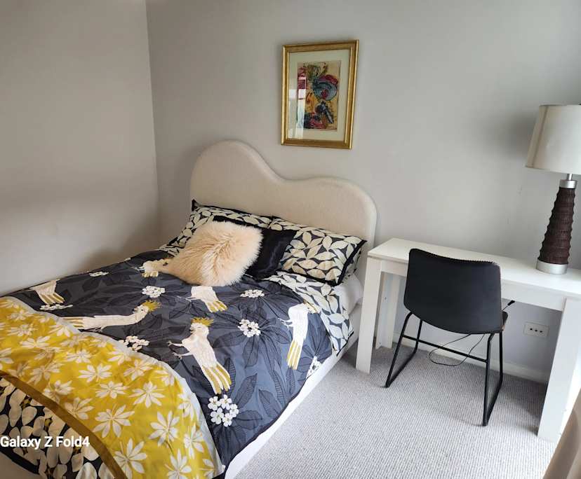 Furnished room in a flatshare