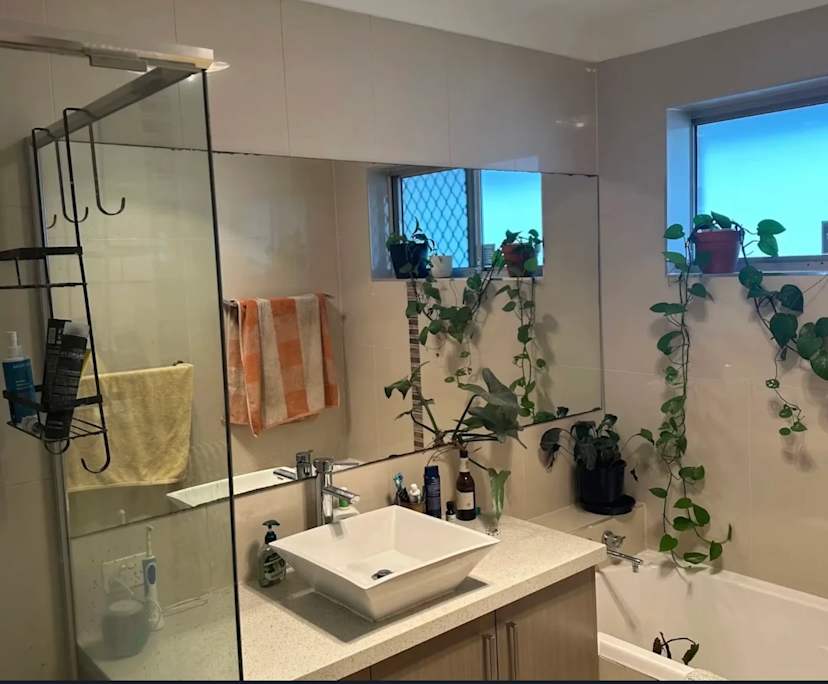 Room in a share house