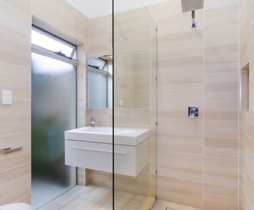 $550, Granny-flat, 1 bathroom, Broadbeach Waters QLD 4218