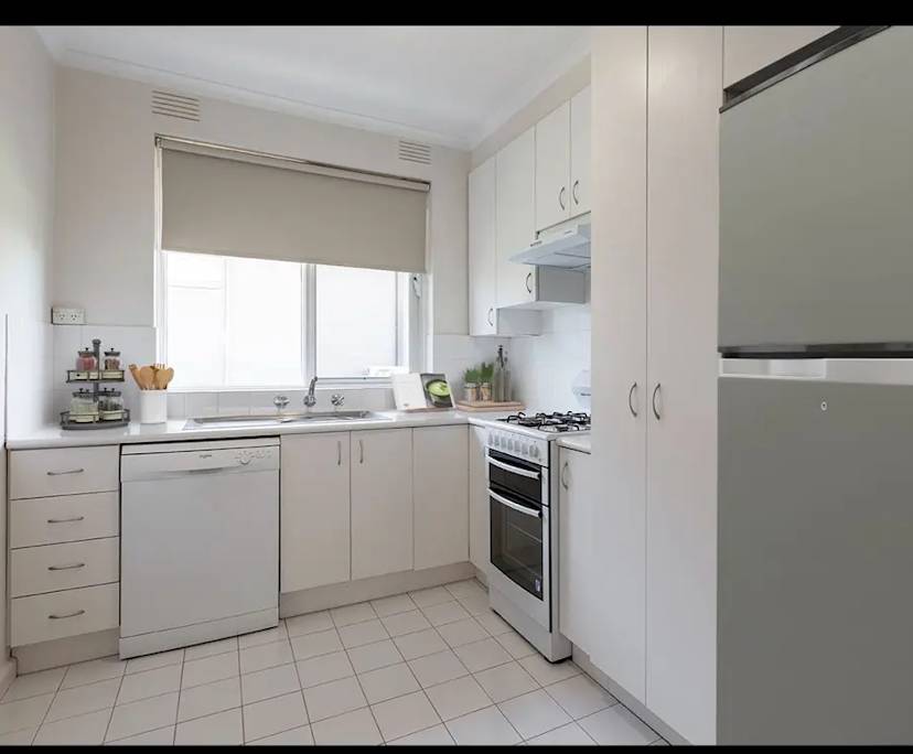 Furnished room in a flatshare
