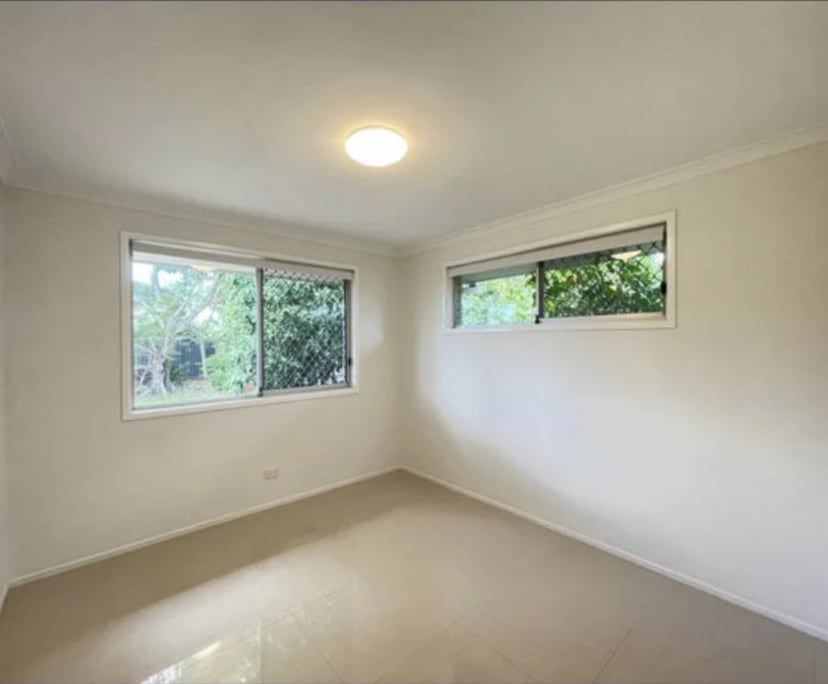 Room for Rent in Mermaid Waters, Gold Coast 233,